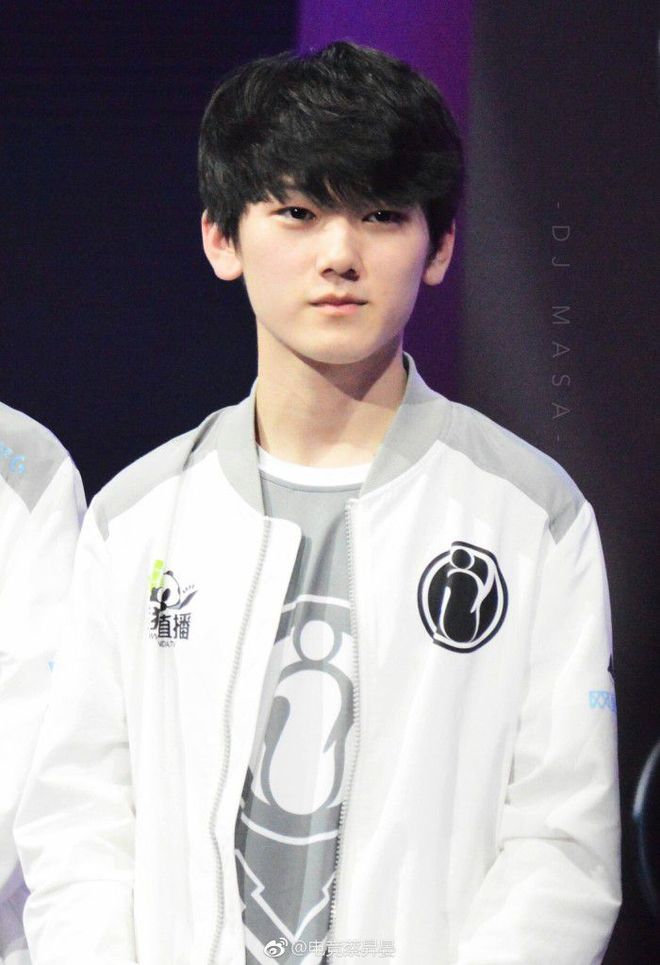 外媒评英雄联盟各赛区2022夏季赛第五周的全球战队战力排行